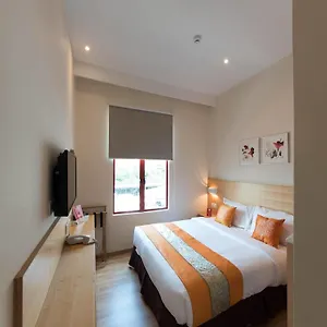 https://six-seasons.kualalumpurs-hotels.com